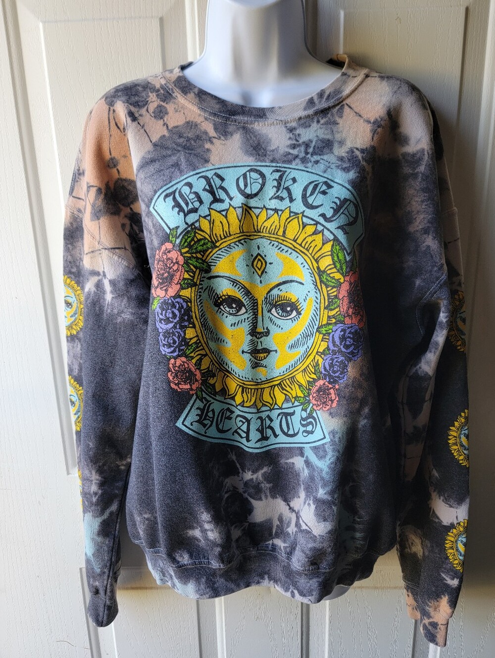 Broken Hearts Celestial Sun Boho Sweatshirt Size M
